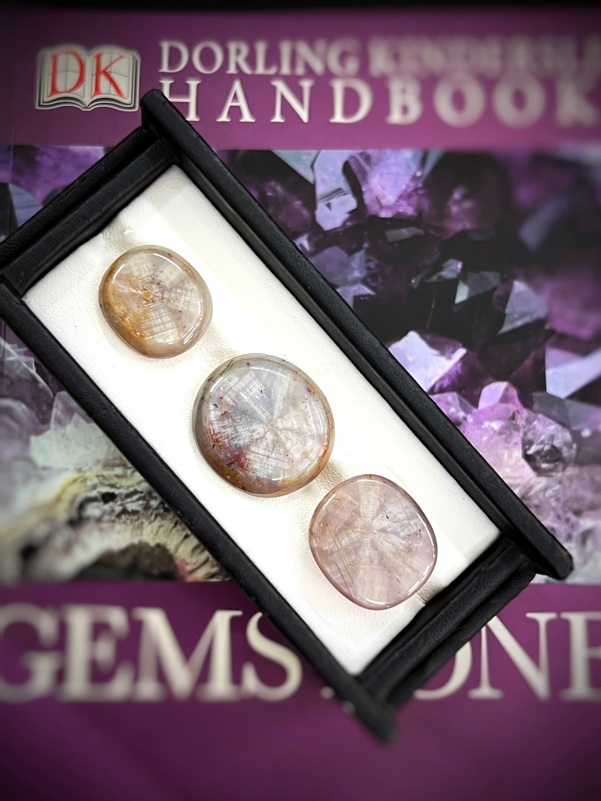 ĐÁ SAPPHIRE HOA CÚC TỰ NHIÊN