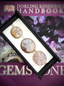 ĐÁ SAPPHIRE HOA CÚC TỰ NHIÊN