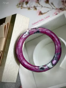VÒNG ĐÁ RUBY ZOISITE TỰ NHIÊN