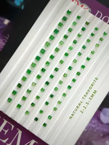 ĐÁ TSAVORITE TỰ NHIÊN