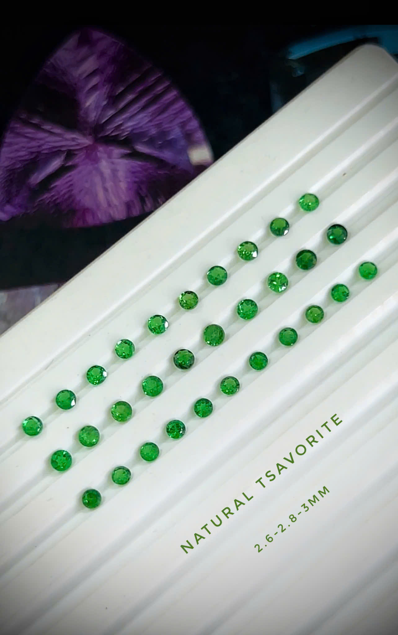 ĐÁ TSAVORITE TỰ NHIÊN