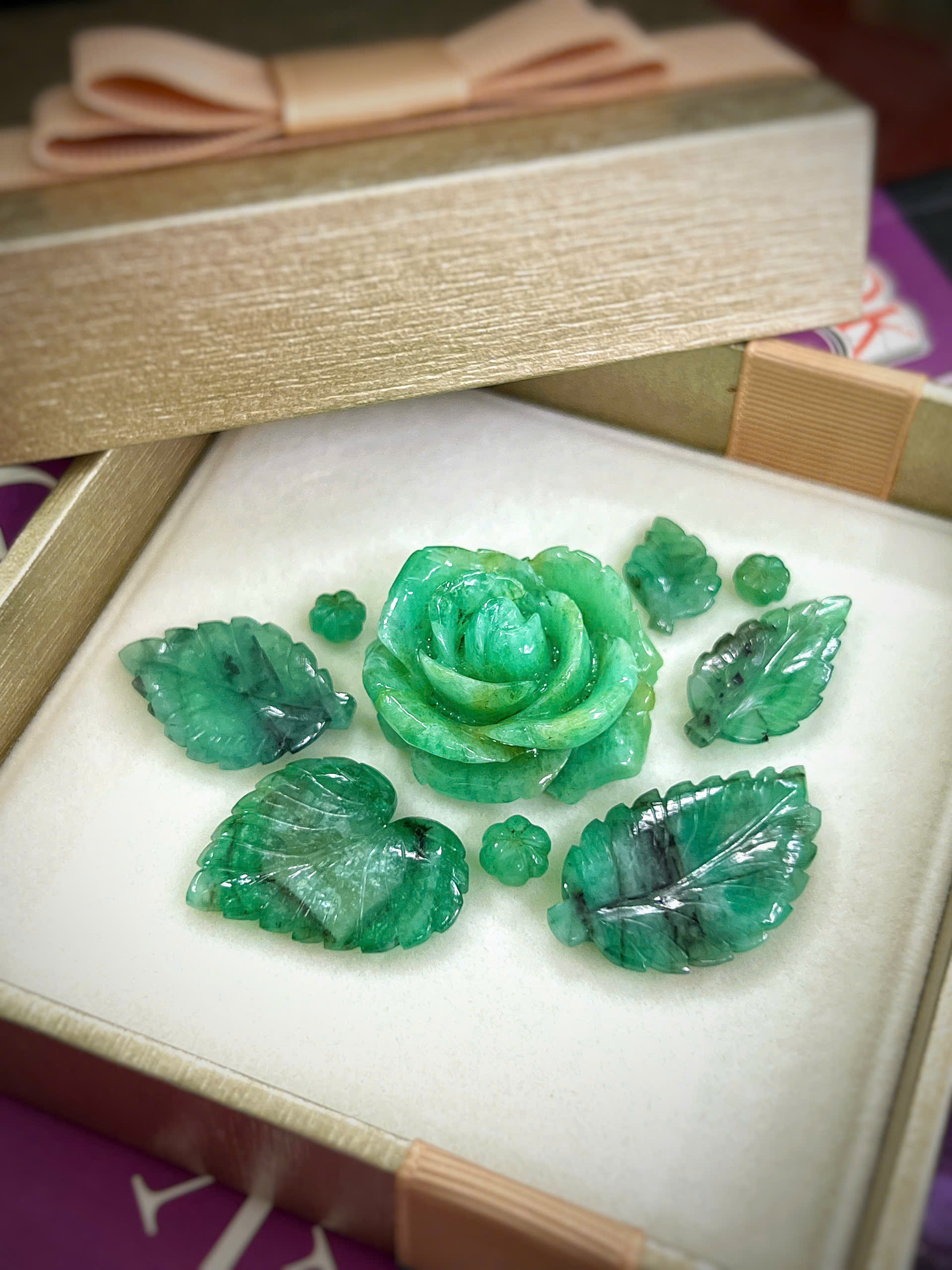 HOA LÁ ĐÁ EMERALD TỰ NHIÊN