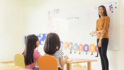 8 cách làm sạch bảng viết bút lông ĐƠN GIẢN & NHANH CHÓNG