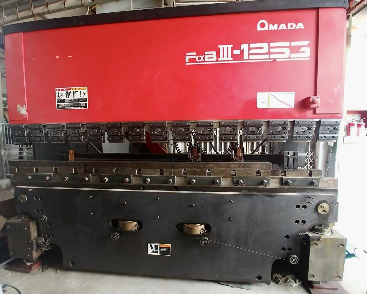 Máy Chấn CNC 1