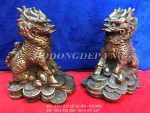 KỲ LÂN NGỒI ĐỐNG VÀNG