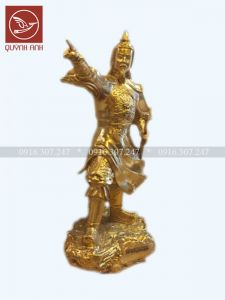 Tượng Trần Hưng Đạo Đại Vương Chỉ Tay