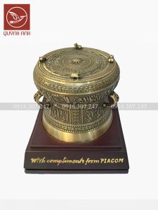 Mẫu Quà Tặng: Mô Hình Trống Đồng + Viết Chữ Nghệ Thuật