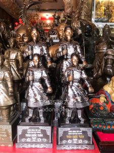 Tượng Trần Hưng Đạo,khảm ngũ sắc