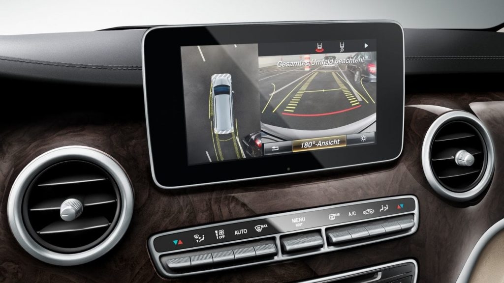 Đề xuất bắt buộc lắp camera lùi trên ô tô tại Việt Nam