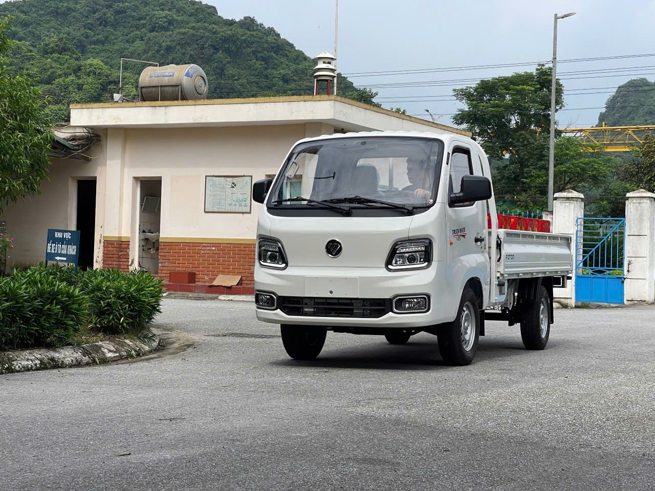 XE TẢI FOTON T25 THÙNG LỬNG 990KG