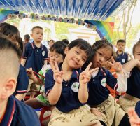 Hoạt động ngoại khóa " Chơi với Tiếng Anh" trẻ mẫu giáo 3-4T