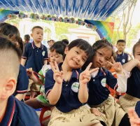 Hoạt động ngoại khóa " Chơi với Tiếng Anh" trẻ mẫu giáo 3-4T