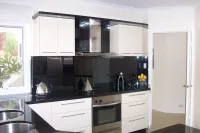 Lắp Đặt Kính Màu Ốp Bếp Tại Vinh, Nghệ An