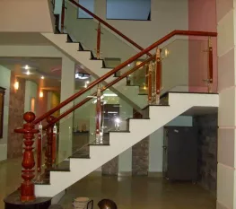 Cầu thang kính cường lực