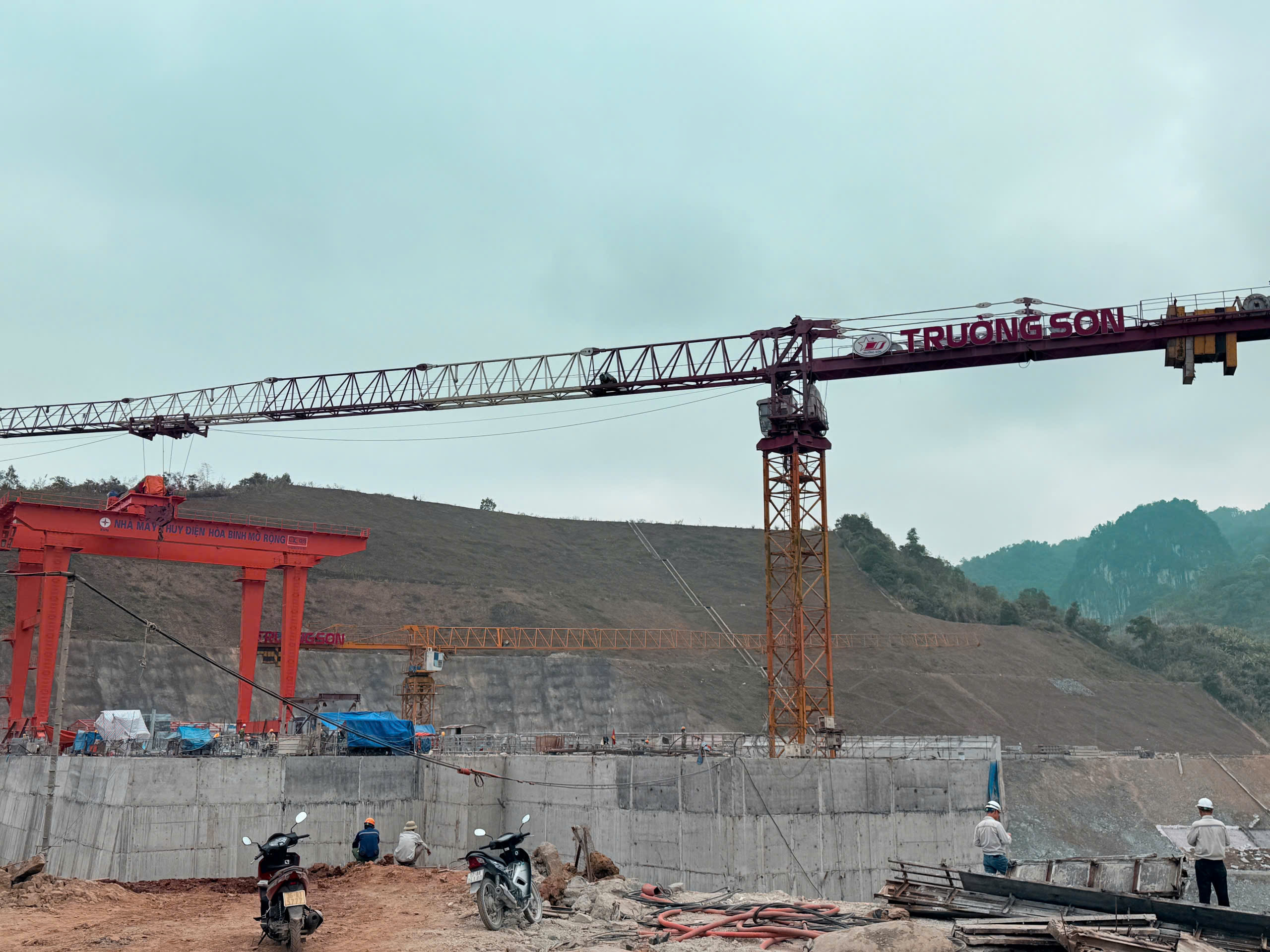 Cho thuê cẩu tháp 25 tấn và các loại cẩu tháp từ nhỏ đến lớn – Có sẵn thiết bị, giao hàng toàn quốc