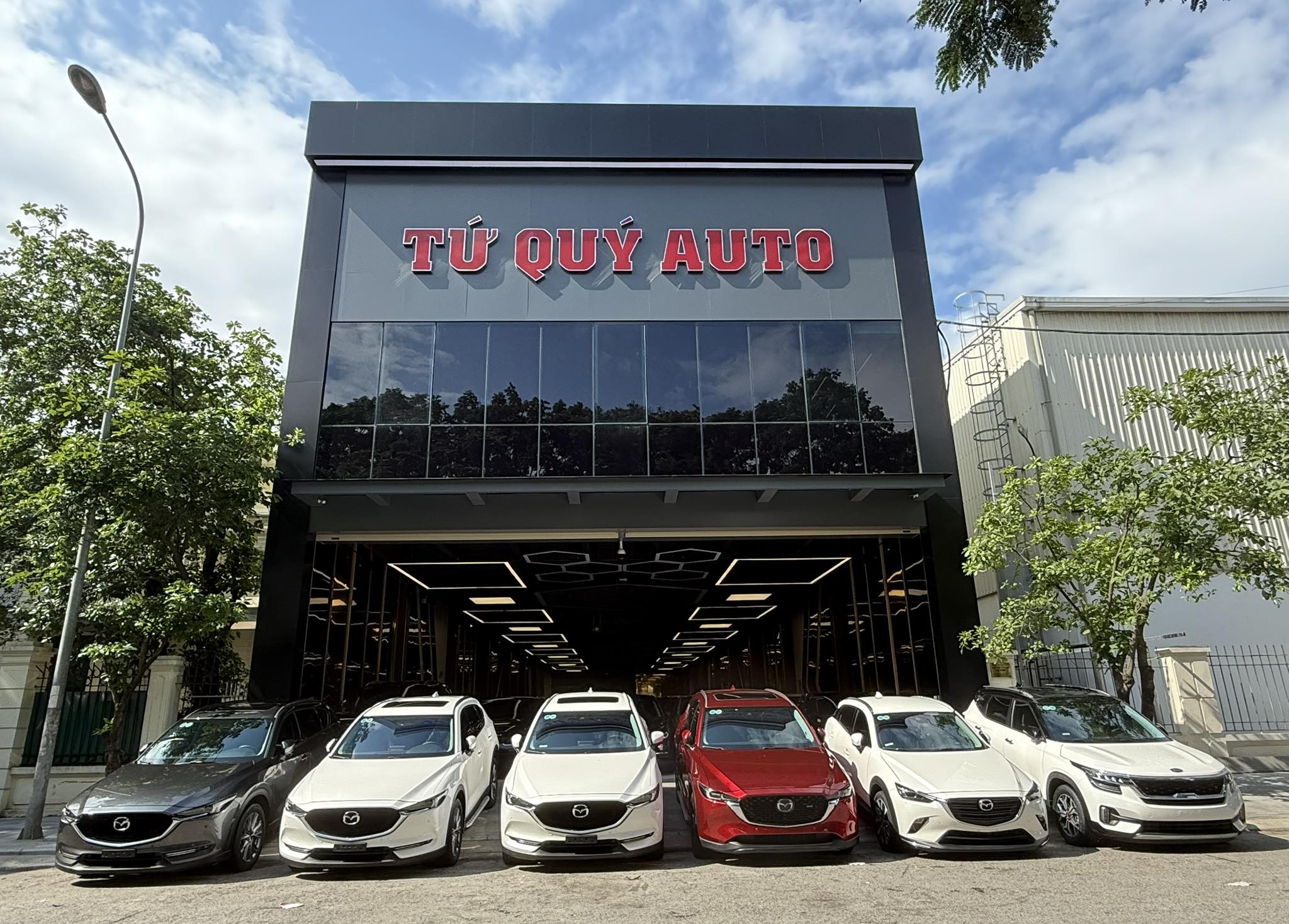 Trụ sở chính showroom Tứ Quý Auto 2025