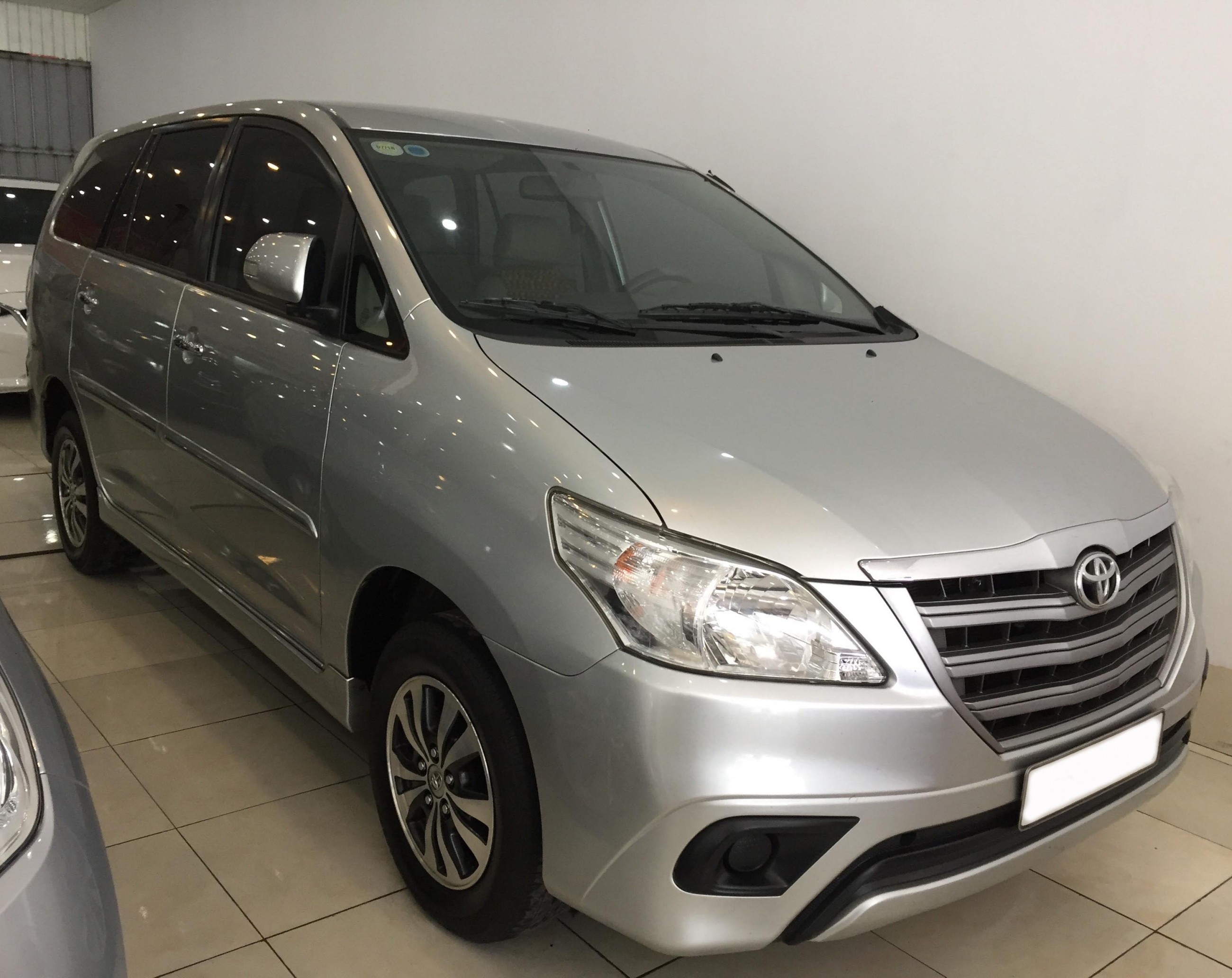 Toyota Innova 2.0E 2015 - 3