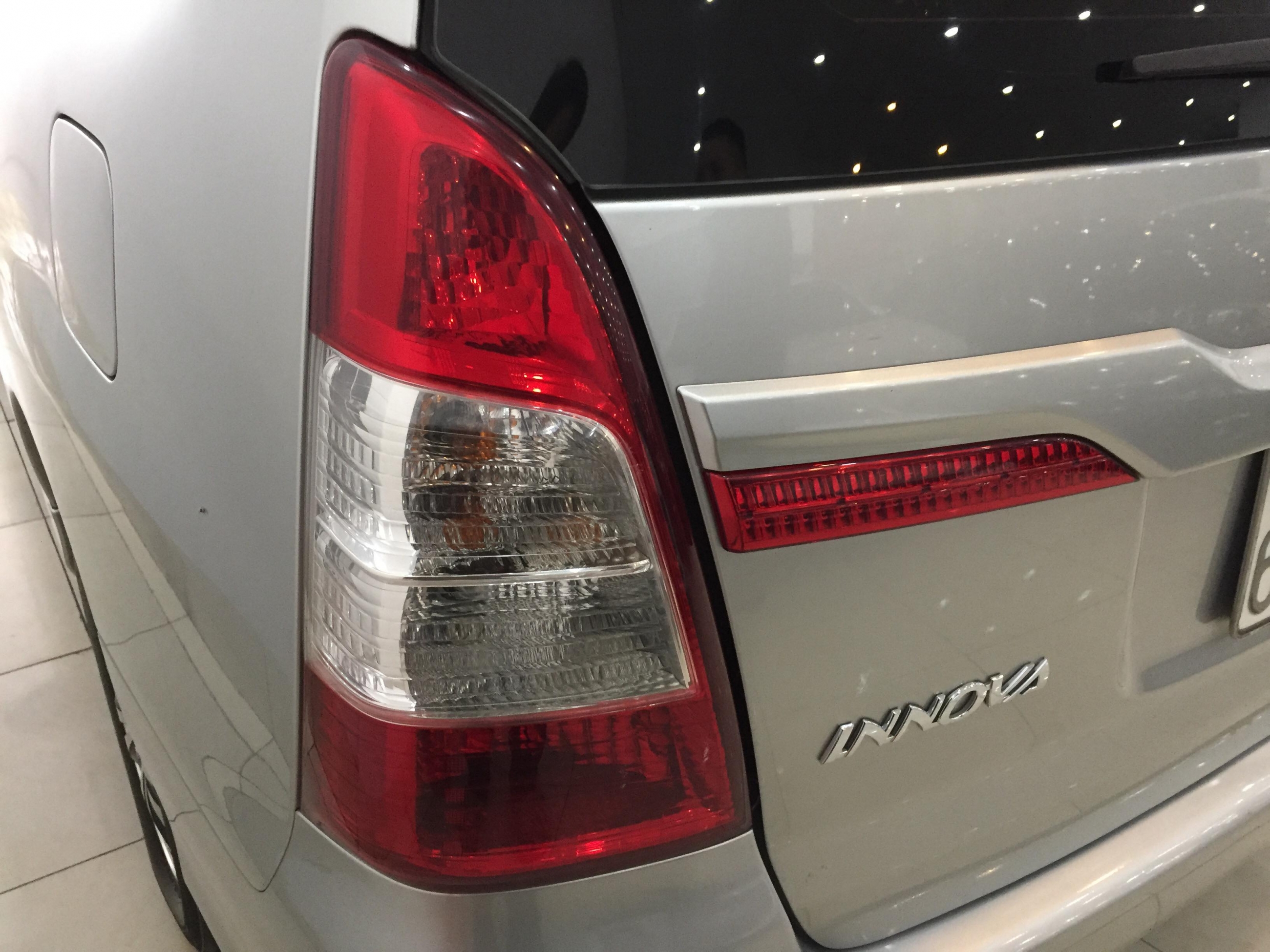 Toyota Innova 2.0E 2015 - 6