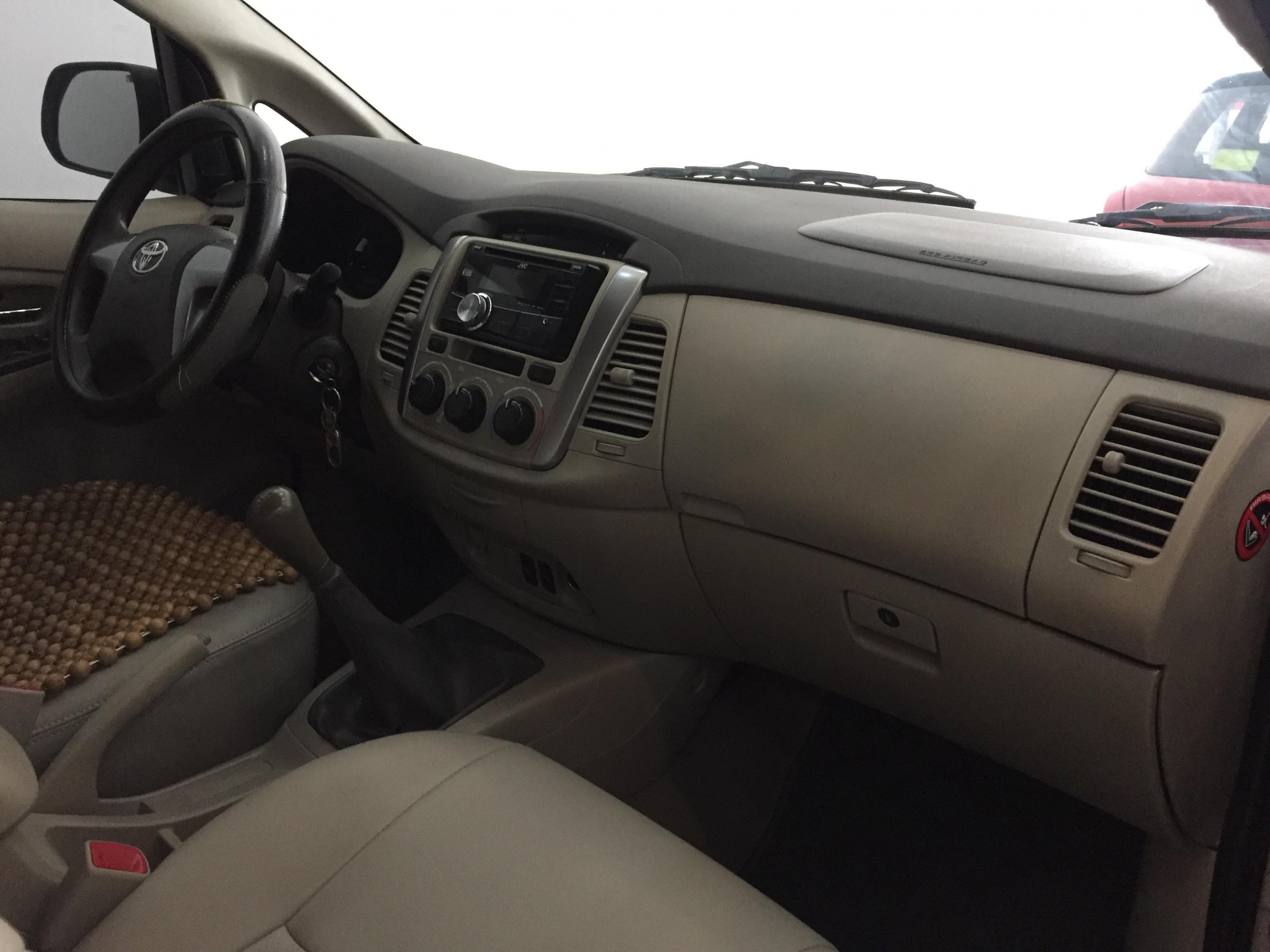 Toyota Innova 2.0E 2015 - 9