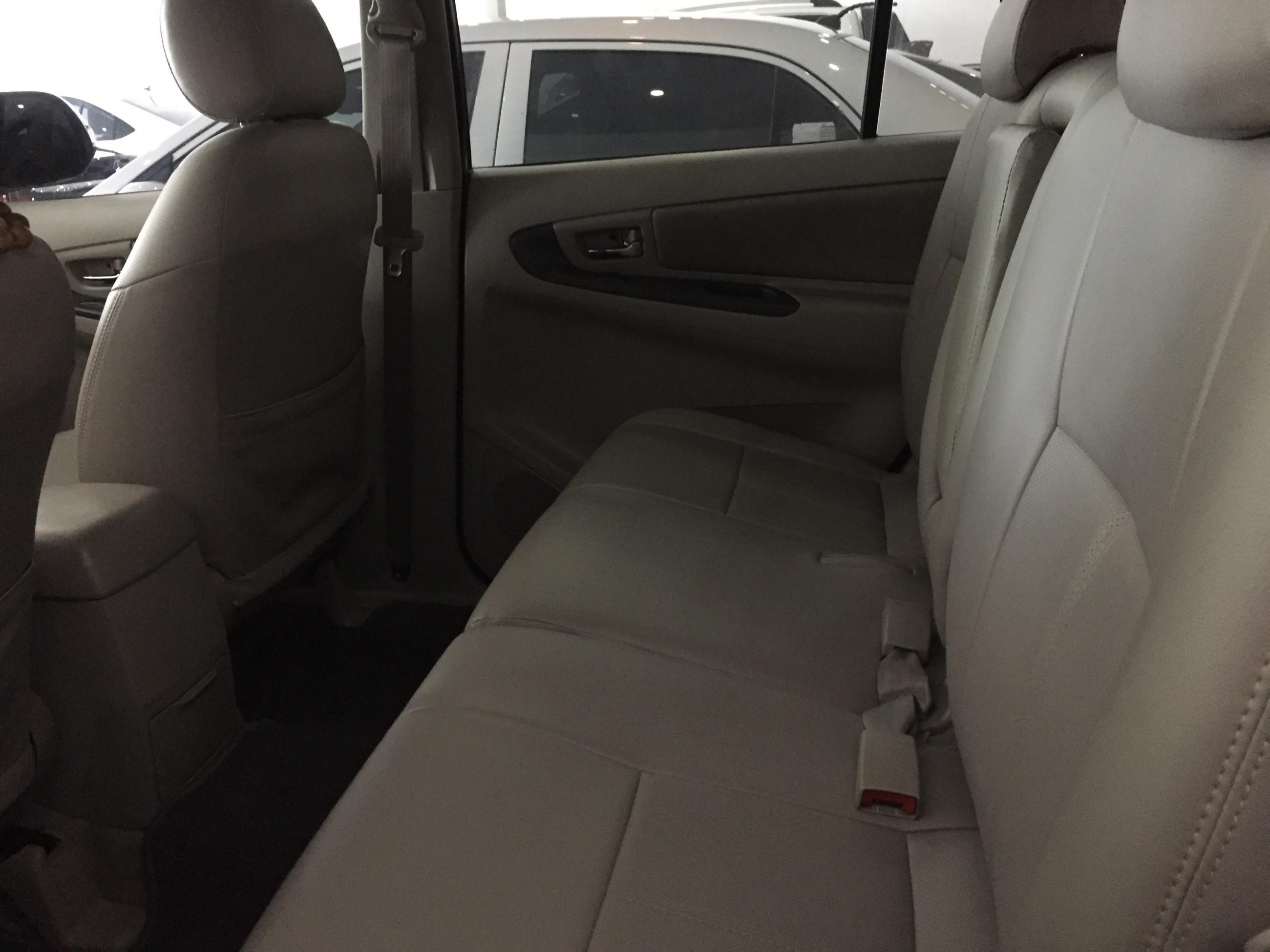 Toyota Innova 2.0E 2015 - 12