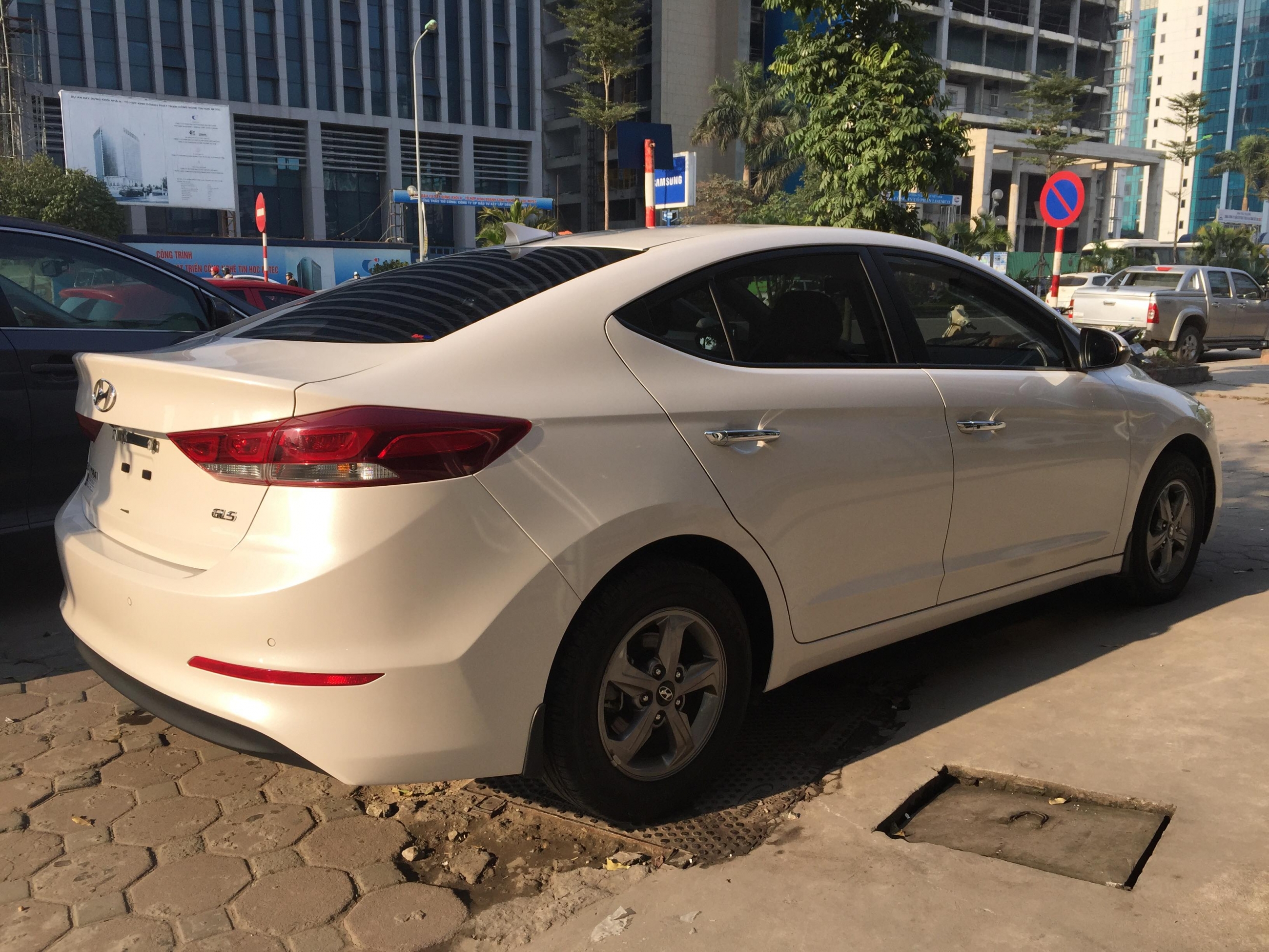 Hyundai Elantra GLS 1.6MT 2017 - 4