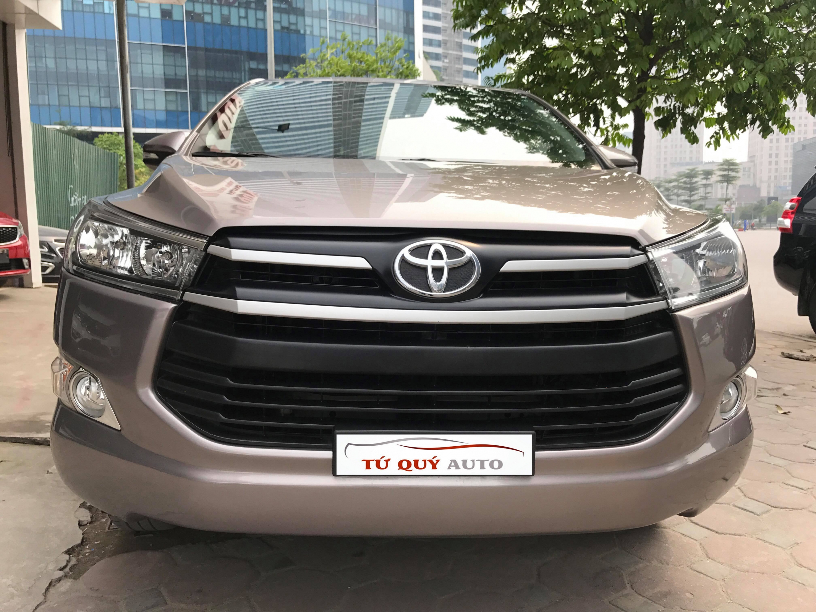 Xe Toyota Innova 2.0E 2017 - Bạc