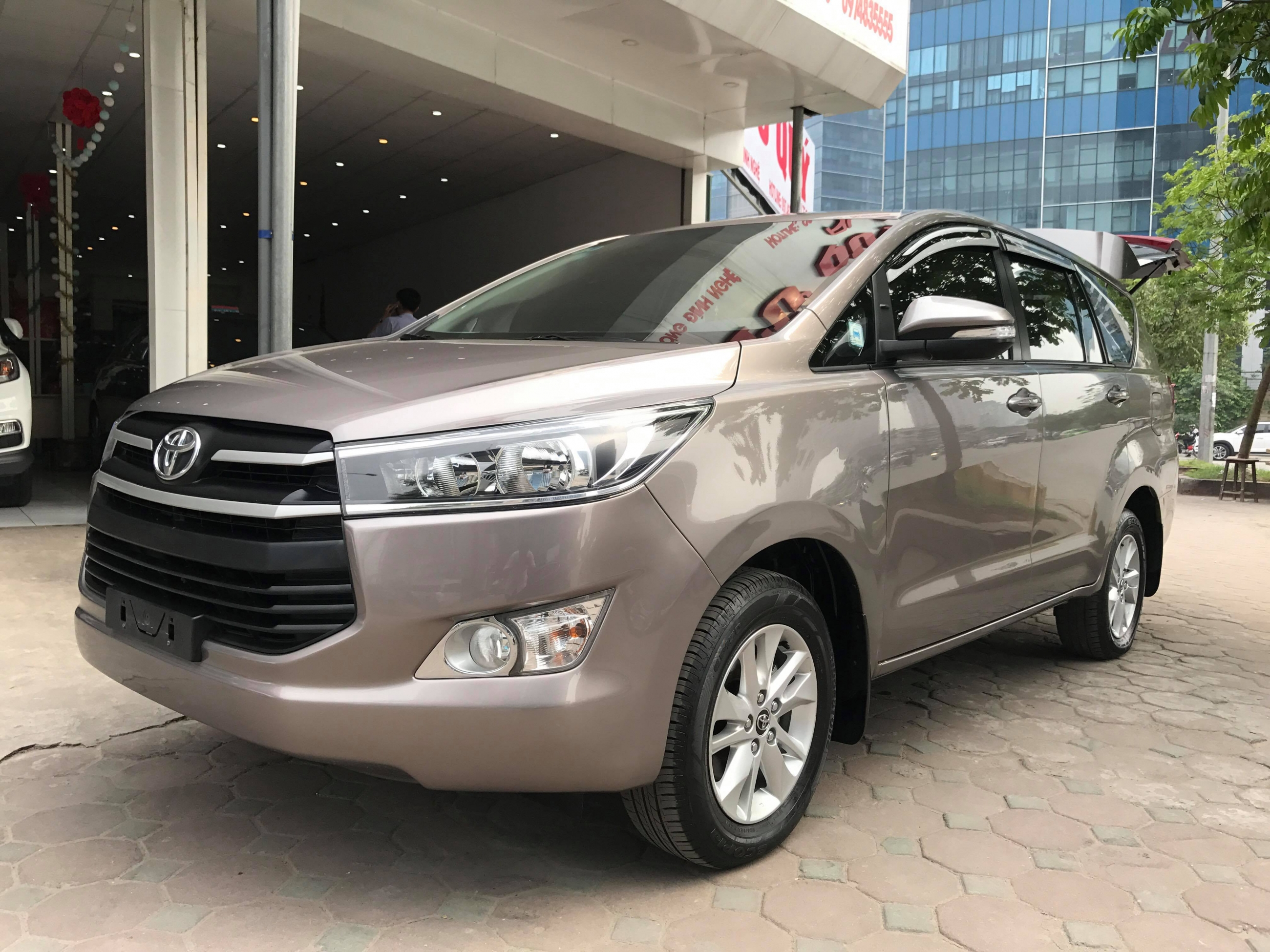 Toyota Innova 2.0E 2017 - 4