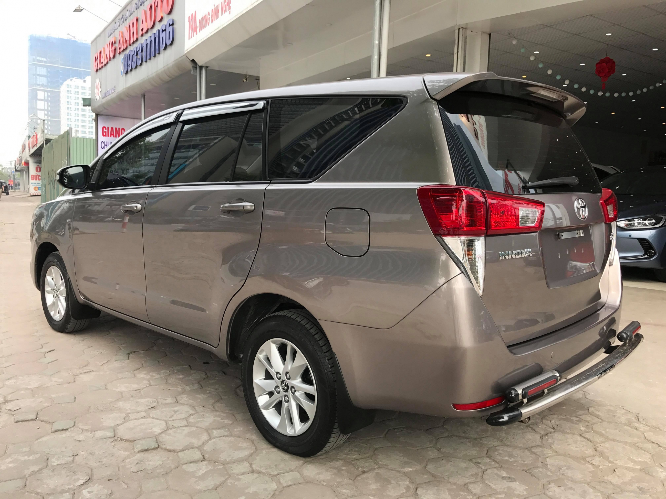 Toyota Innova 2.0E 2017 - 5