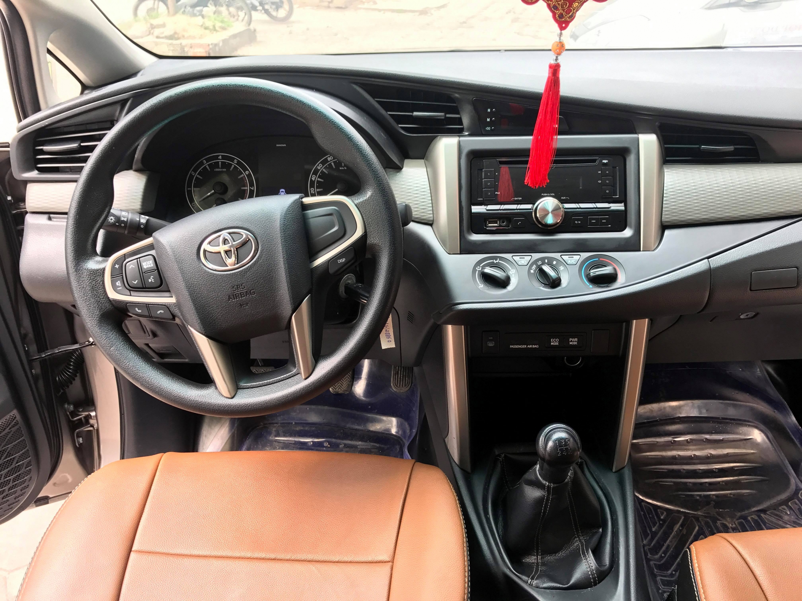 Toyota Innova 2.0E 2017 - 6