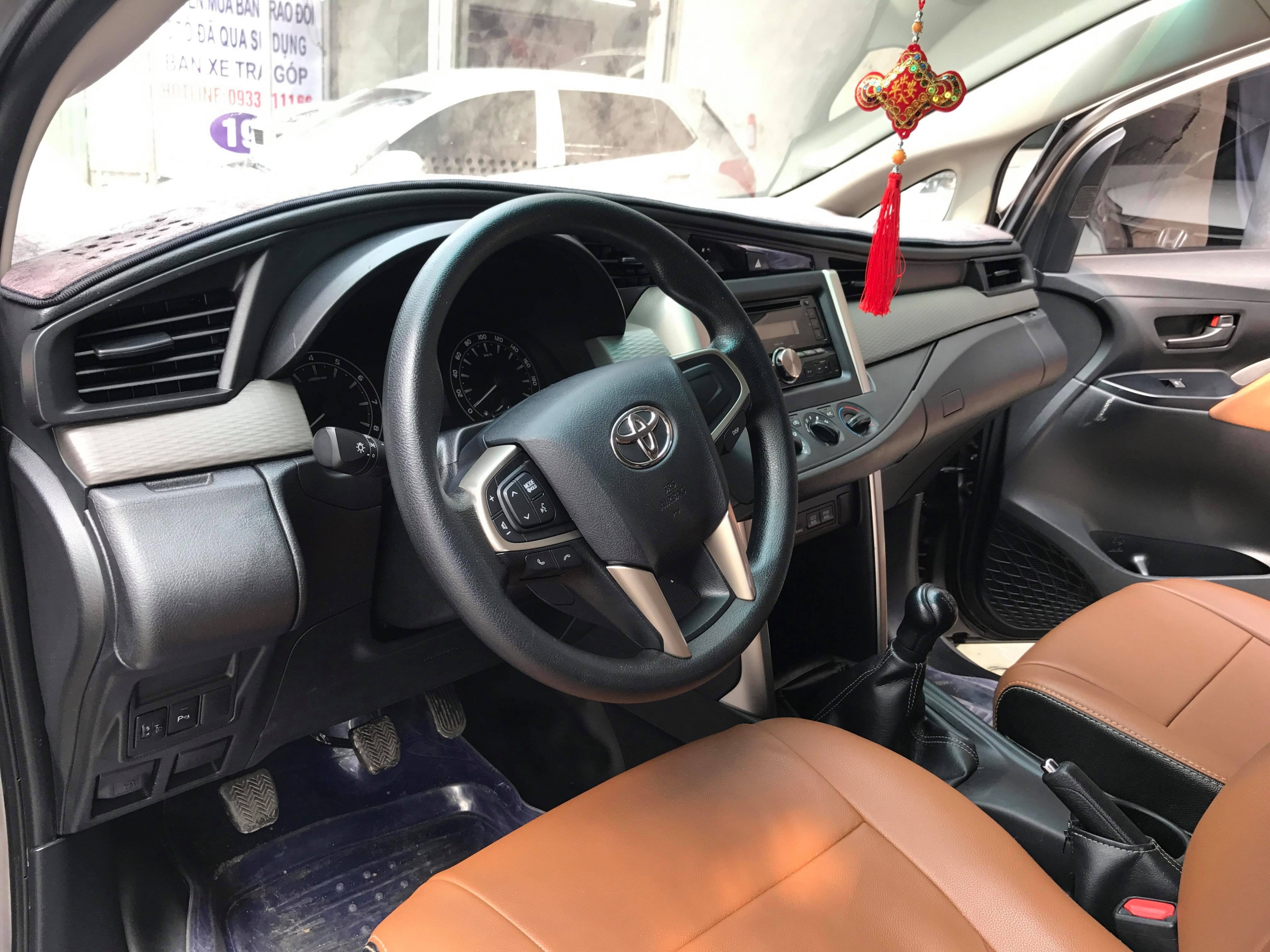 Toyota Innova 2.0E 2017 - 7