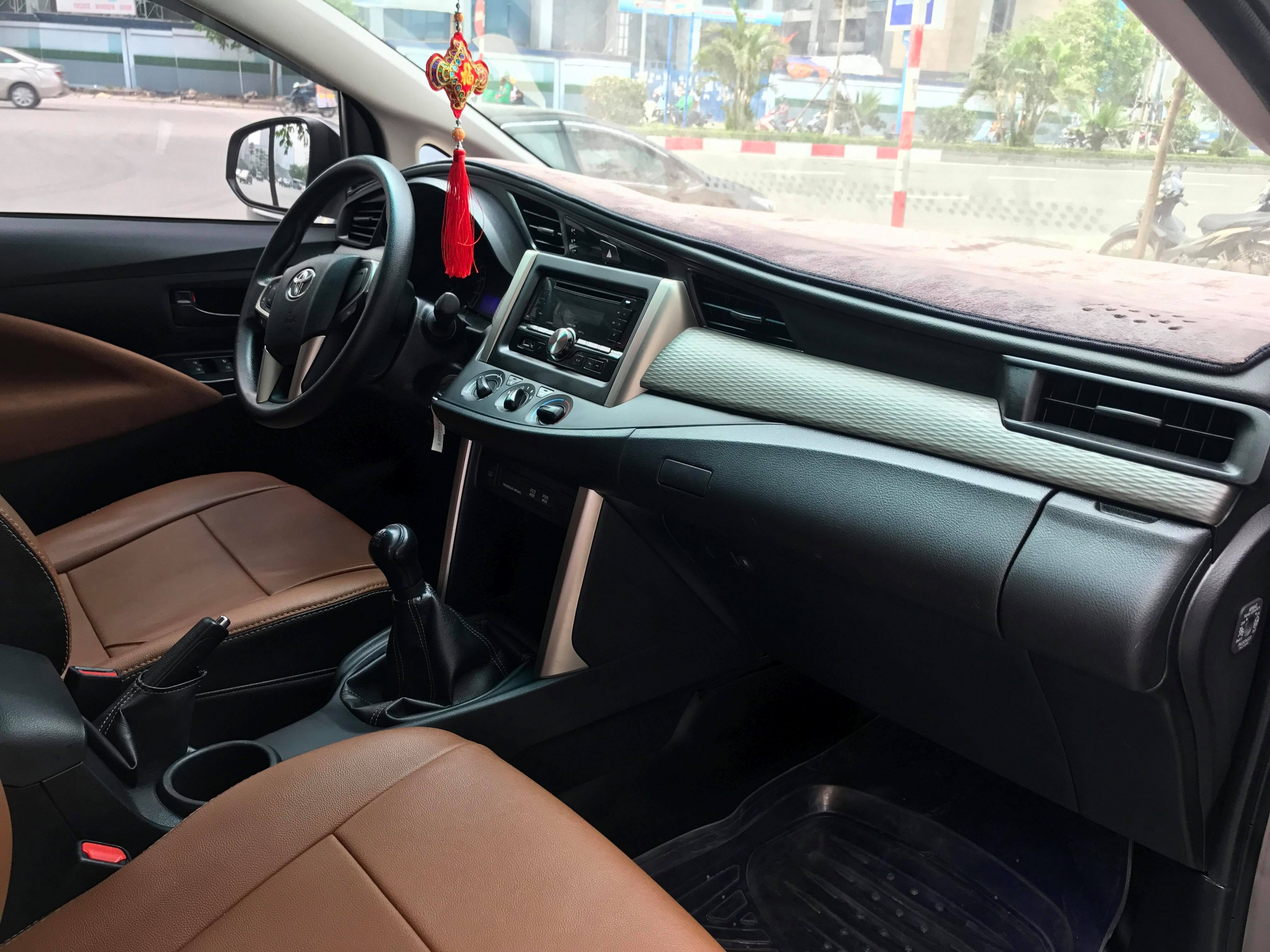 Toyota Innova 2.0E 2017 - 8