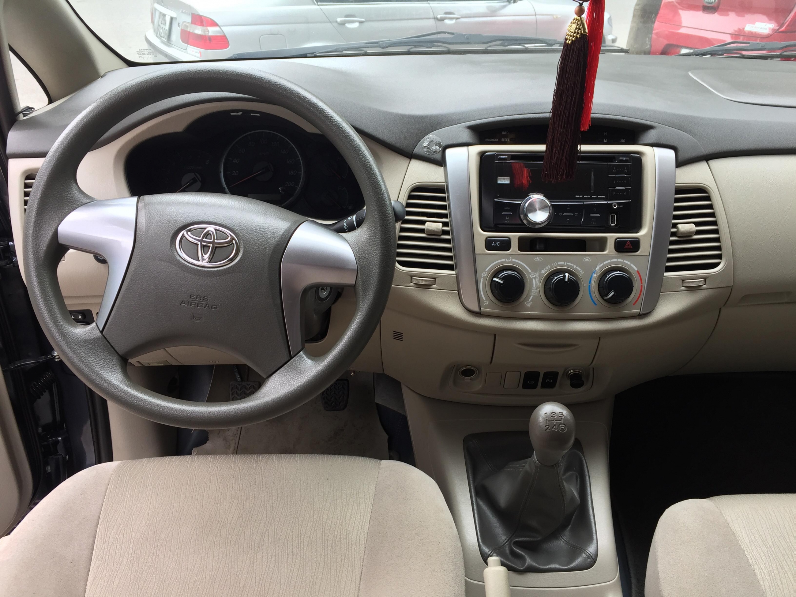 Toyota Innova 2.0E 2015 - 5