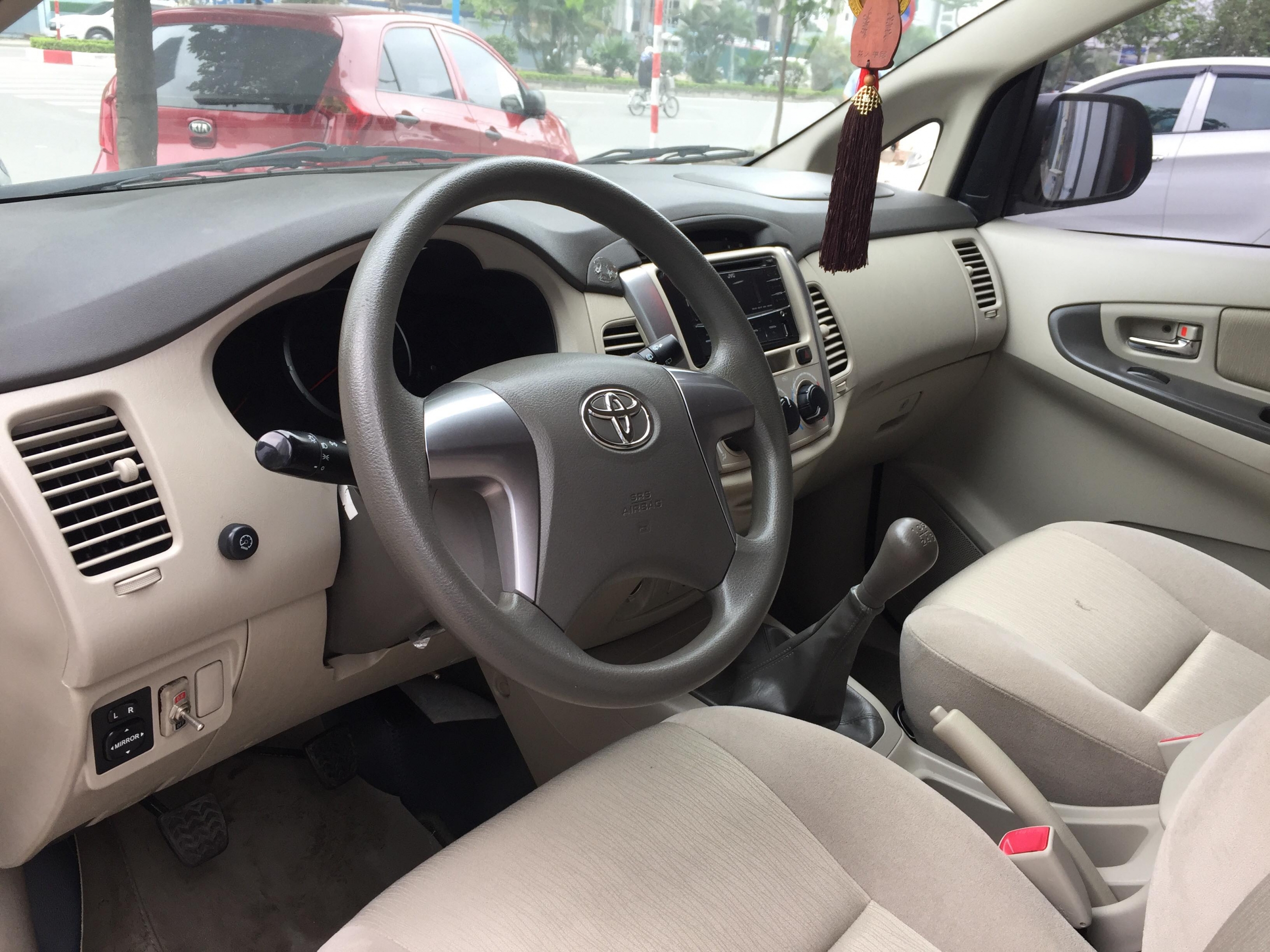 Toyota Innova 2.0E 2015 - 6