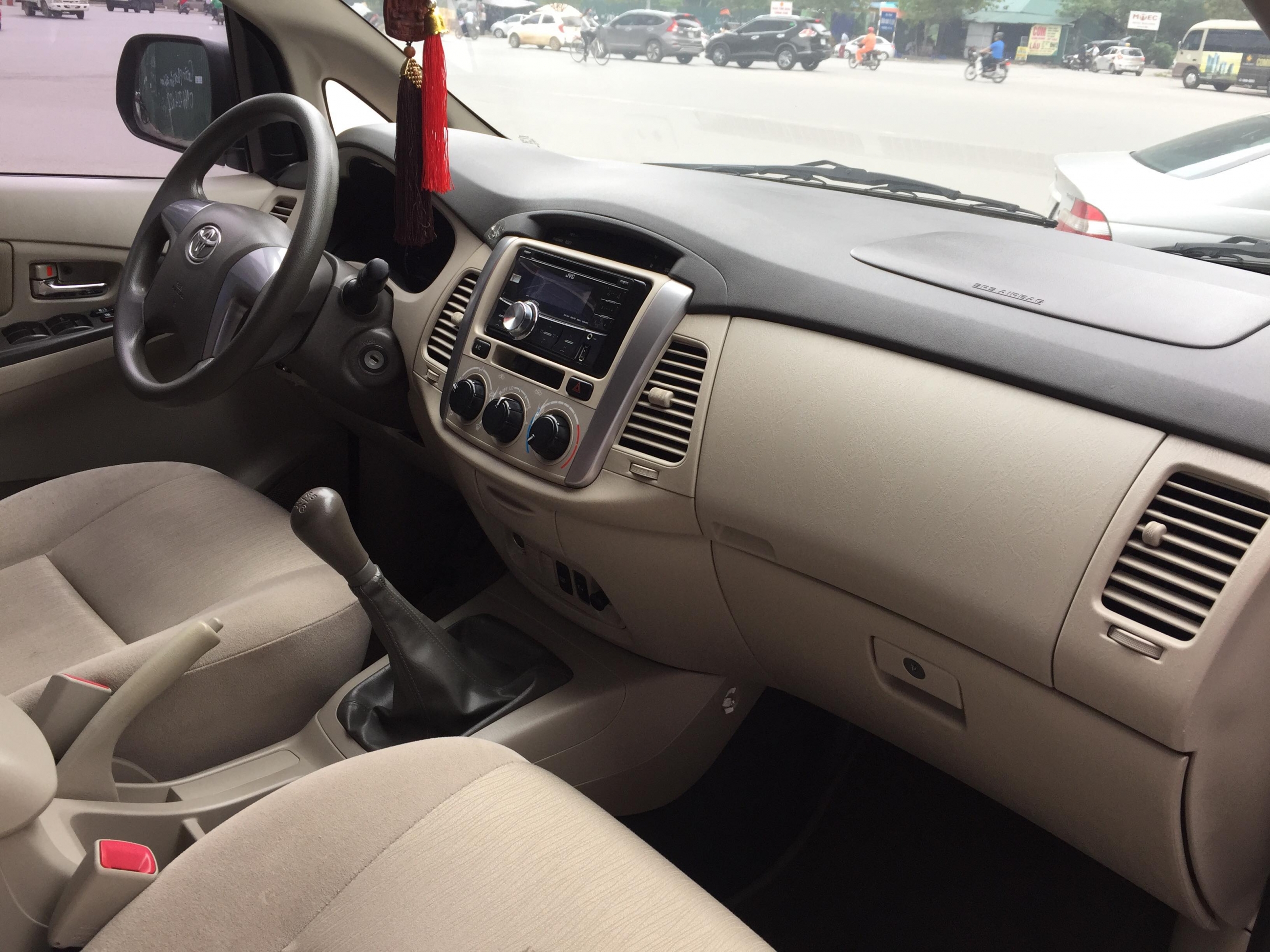 Toyota Innova 2.0E 2015 - 7