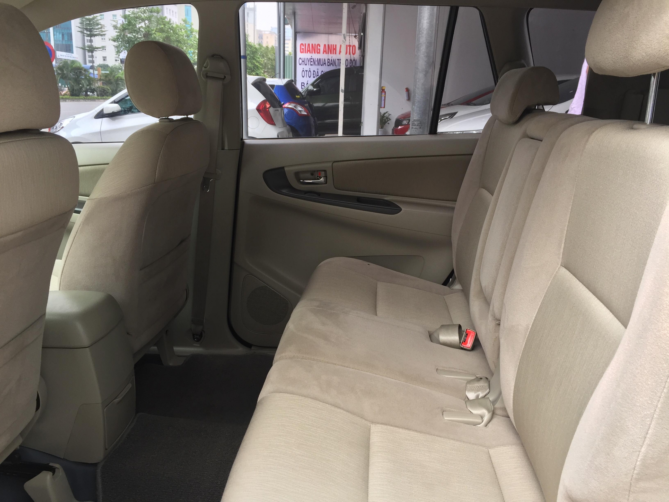 Toyota Innova 2.0E 2015 - 9