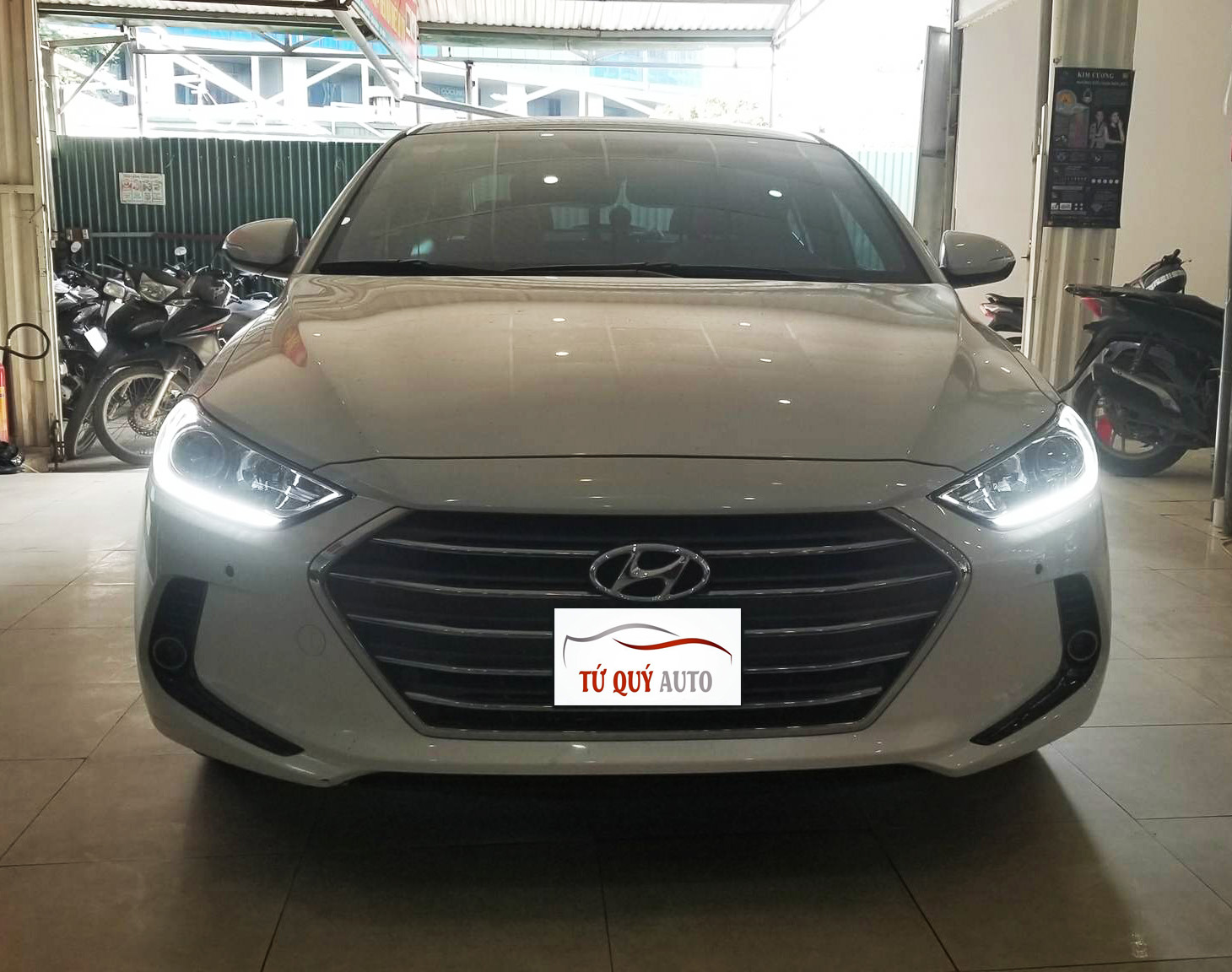 Xe Hyundai Elantra GLS 2.0AT 2018 - Trắng