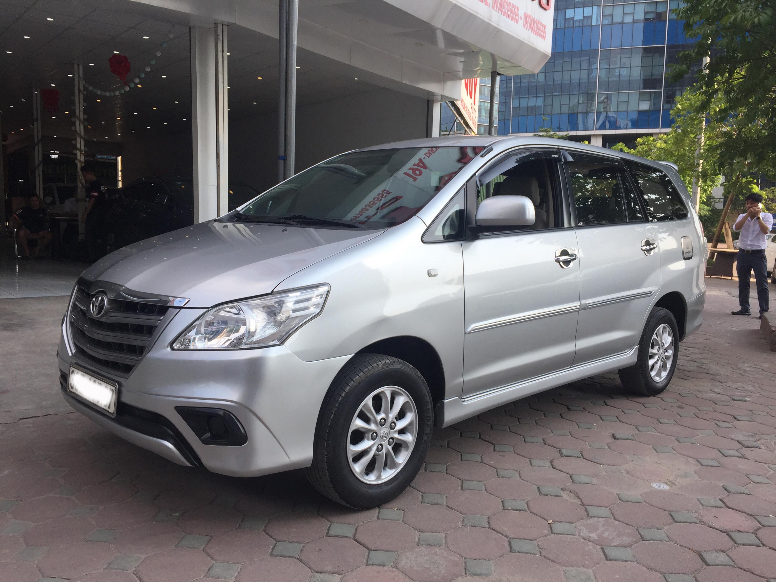 Toyota Innova 2.0E 2014 - 4