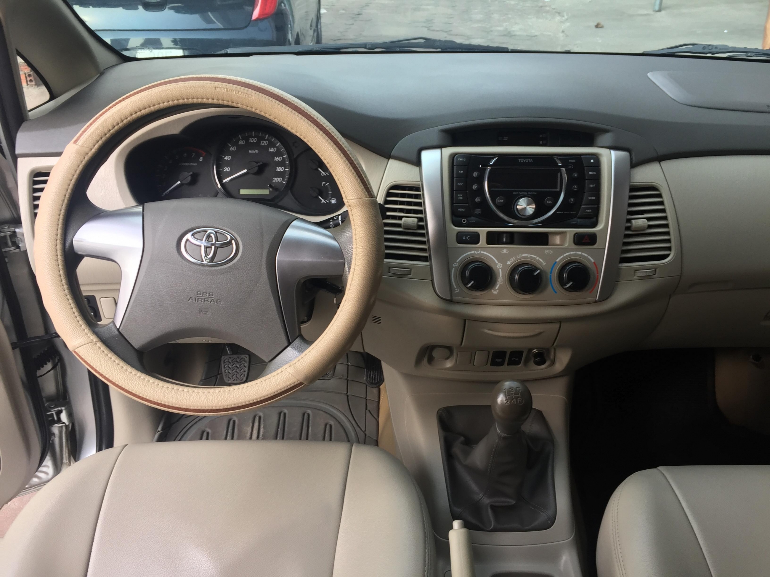 Toyota Innova 2.0E 2014 - 6