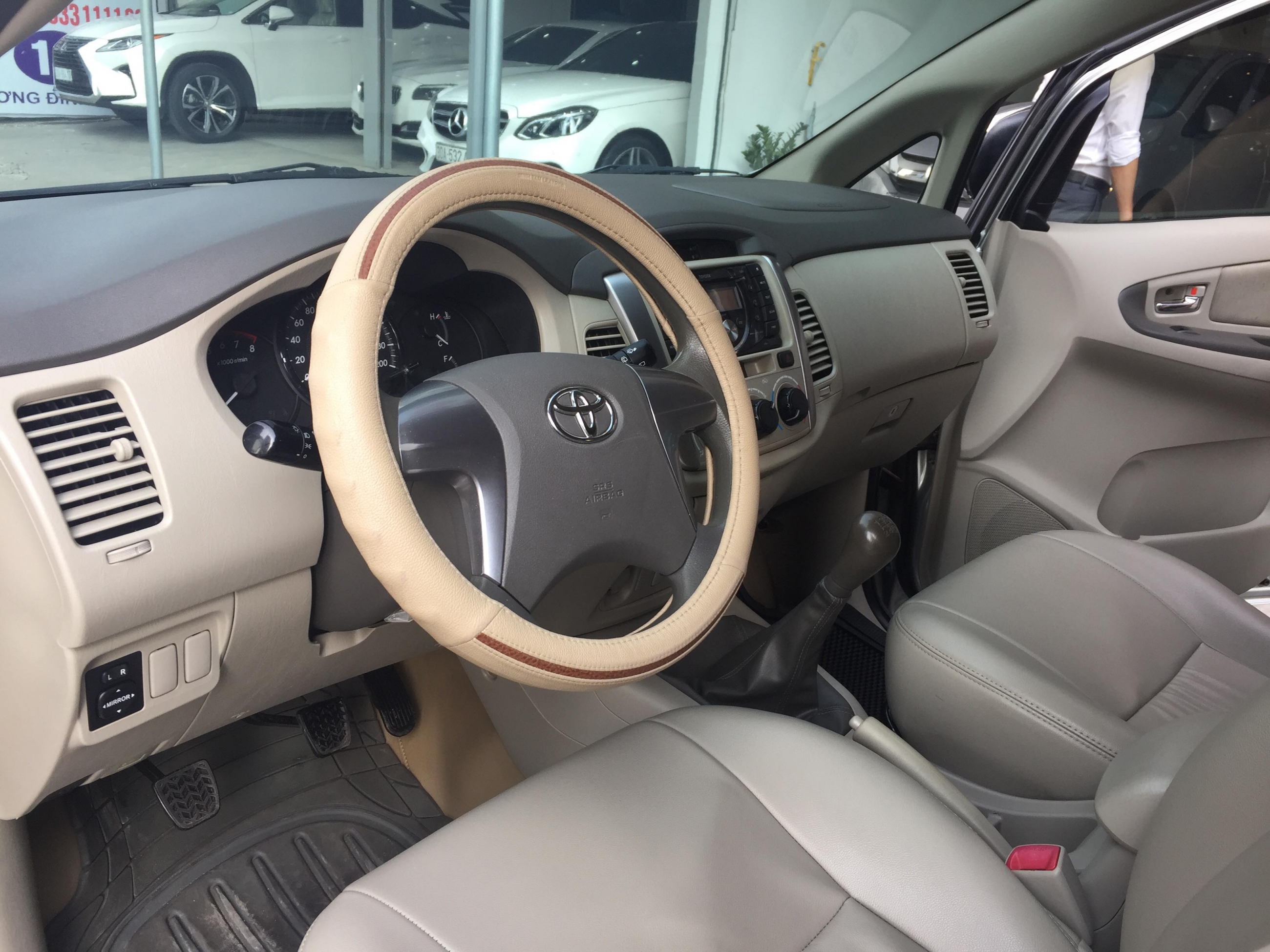 Toyota Innova 2.0E 2014 - 7