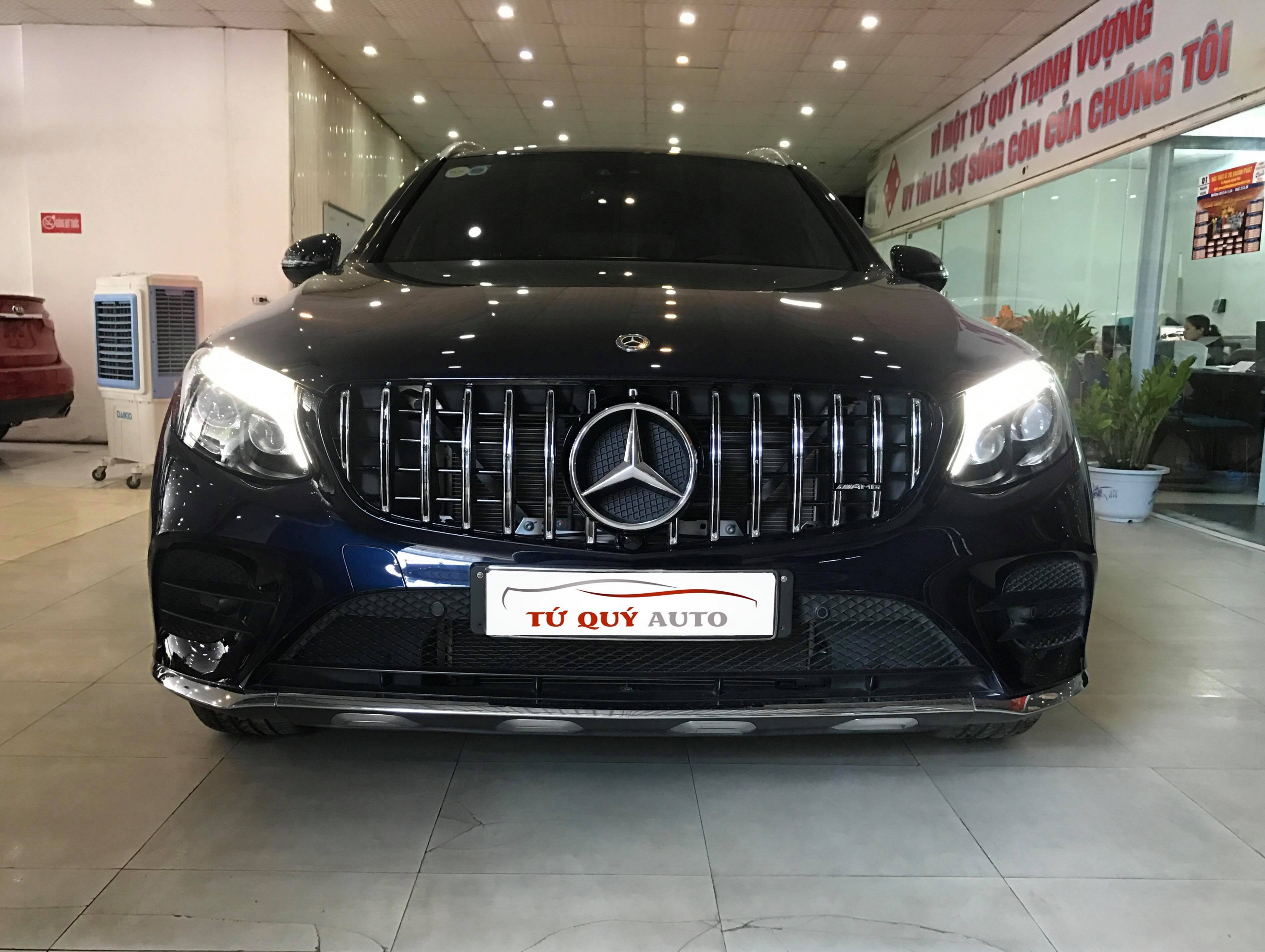 Xe Mercedes Benz GLC 300 4Matic 2017 - Xanh CavanSite