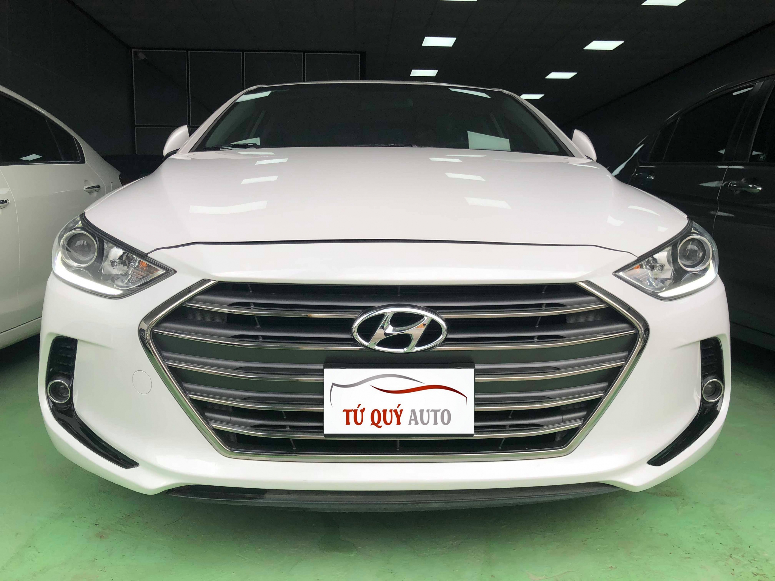 Xe Hyundai Elantra 1.6AT 2017 - Màu Trắng