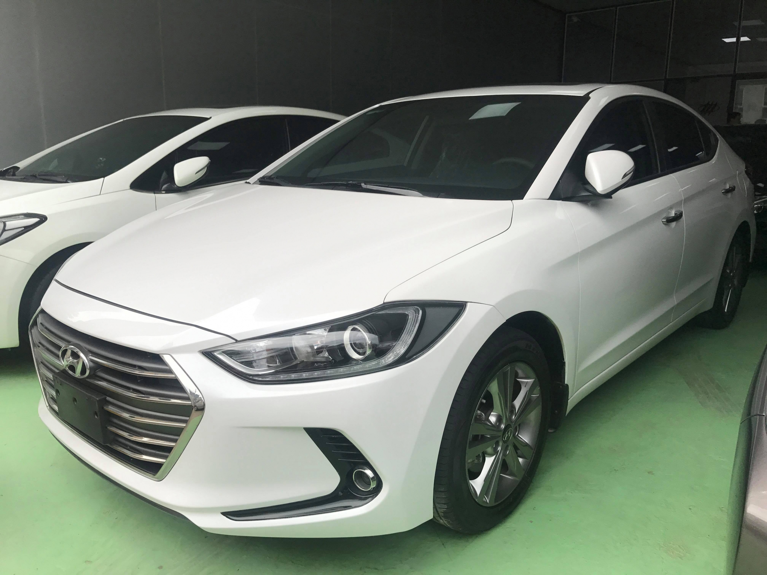 Hyundai Elantra 1.6AT 2017 - 3