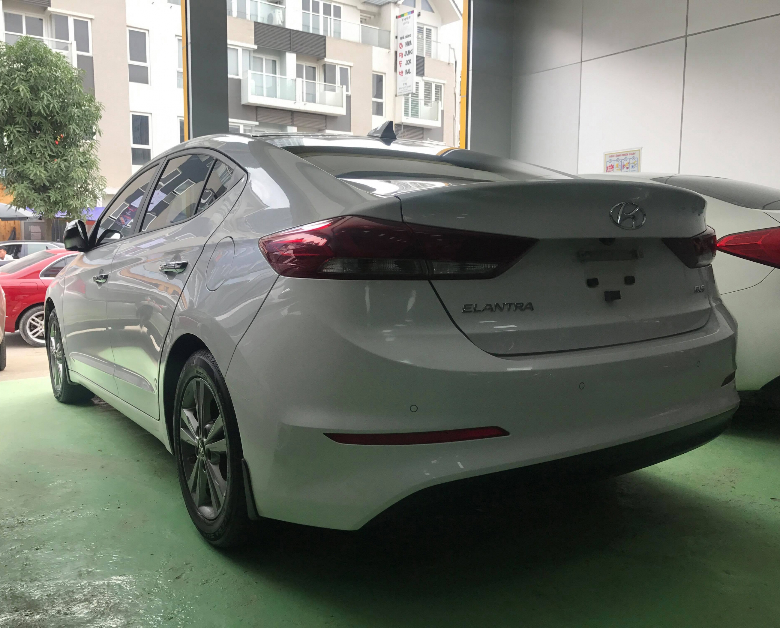 Hyundai Elantra 1.6AT 2017 - 4