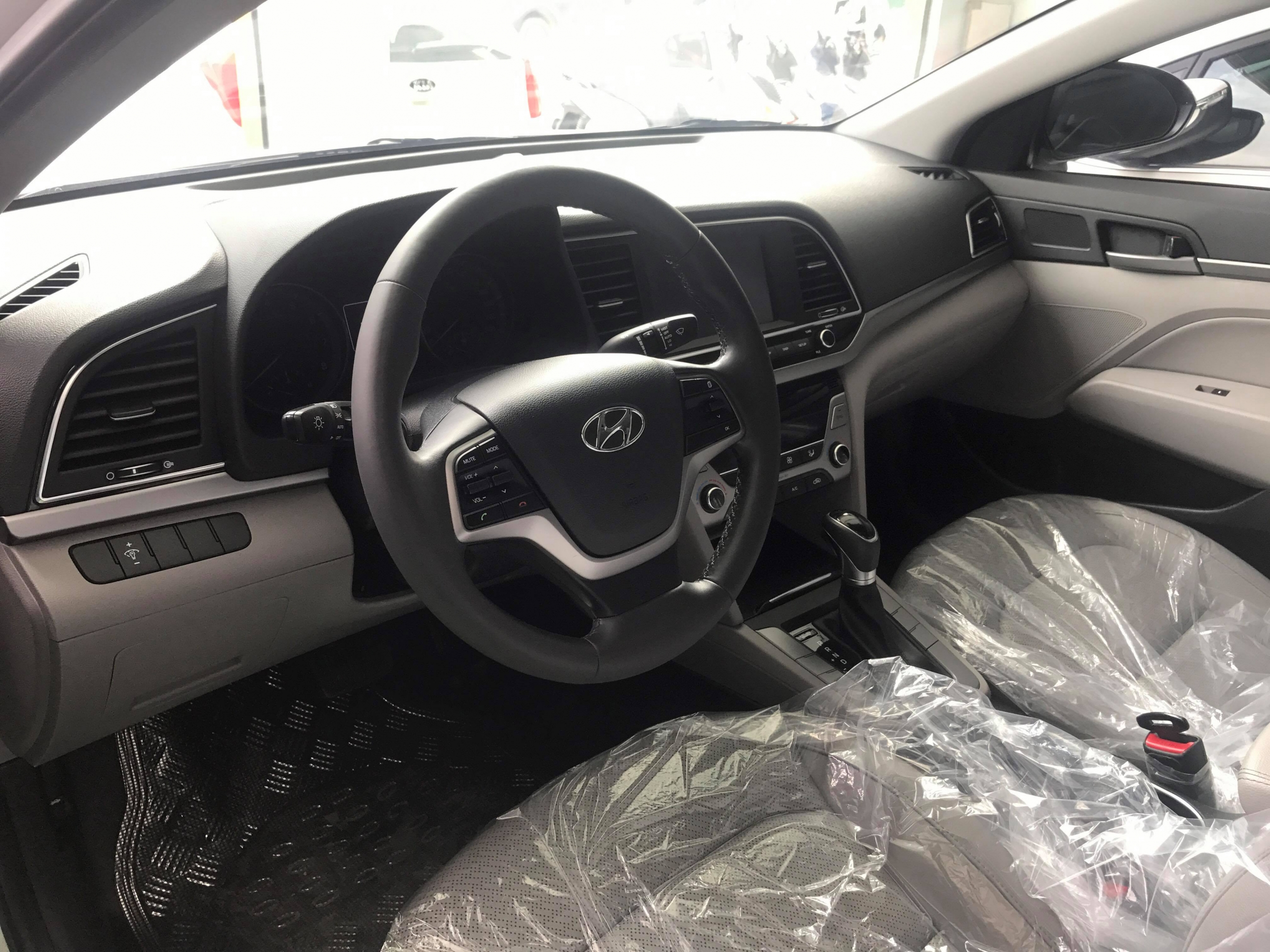 Hyundai Elantra 1.6AT 2017 - 6