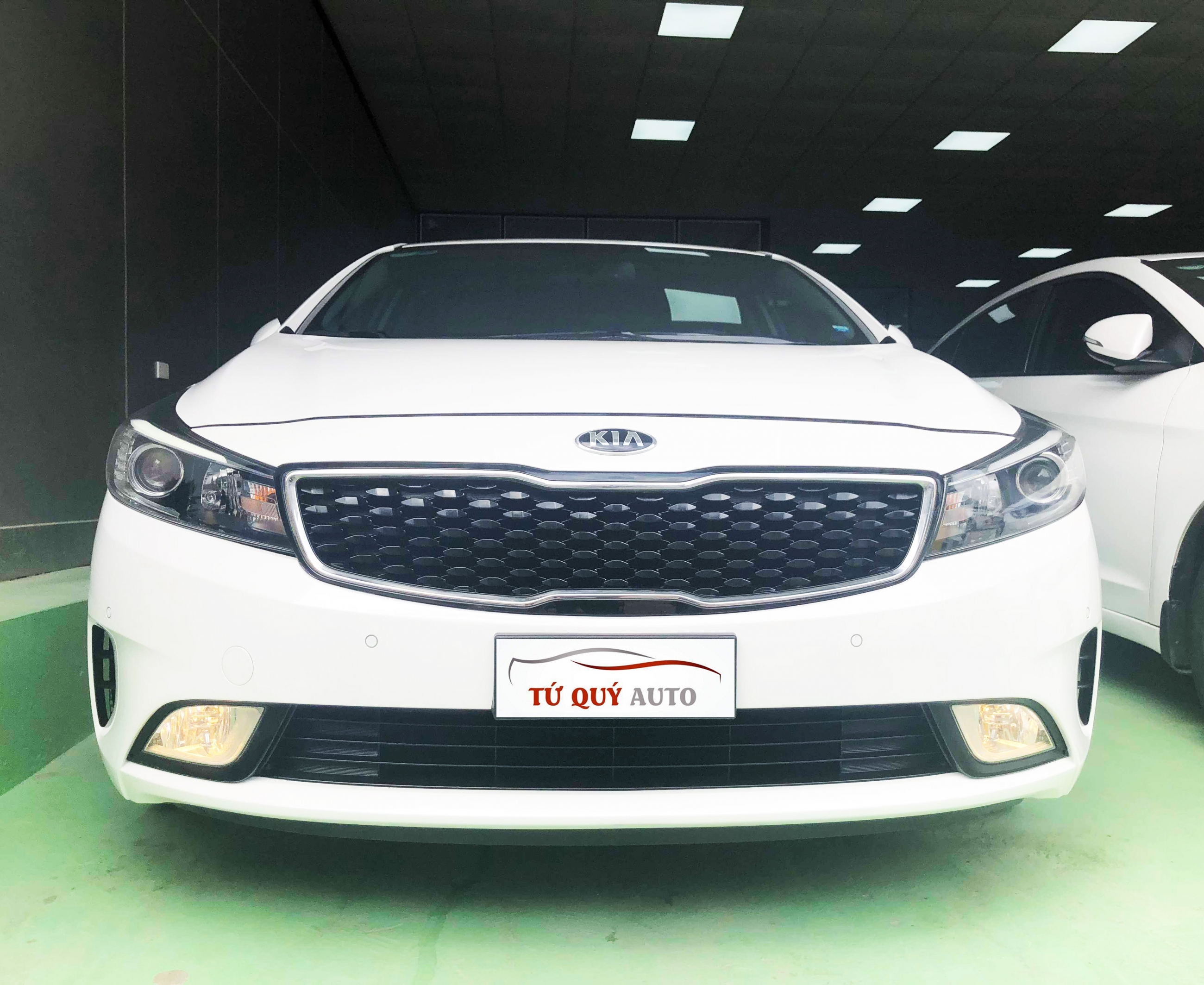 Xe Kia Cerato 1.6AT 2017 - Màu Trắng