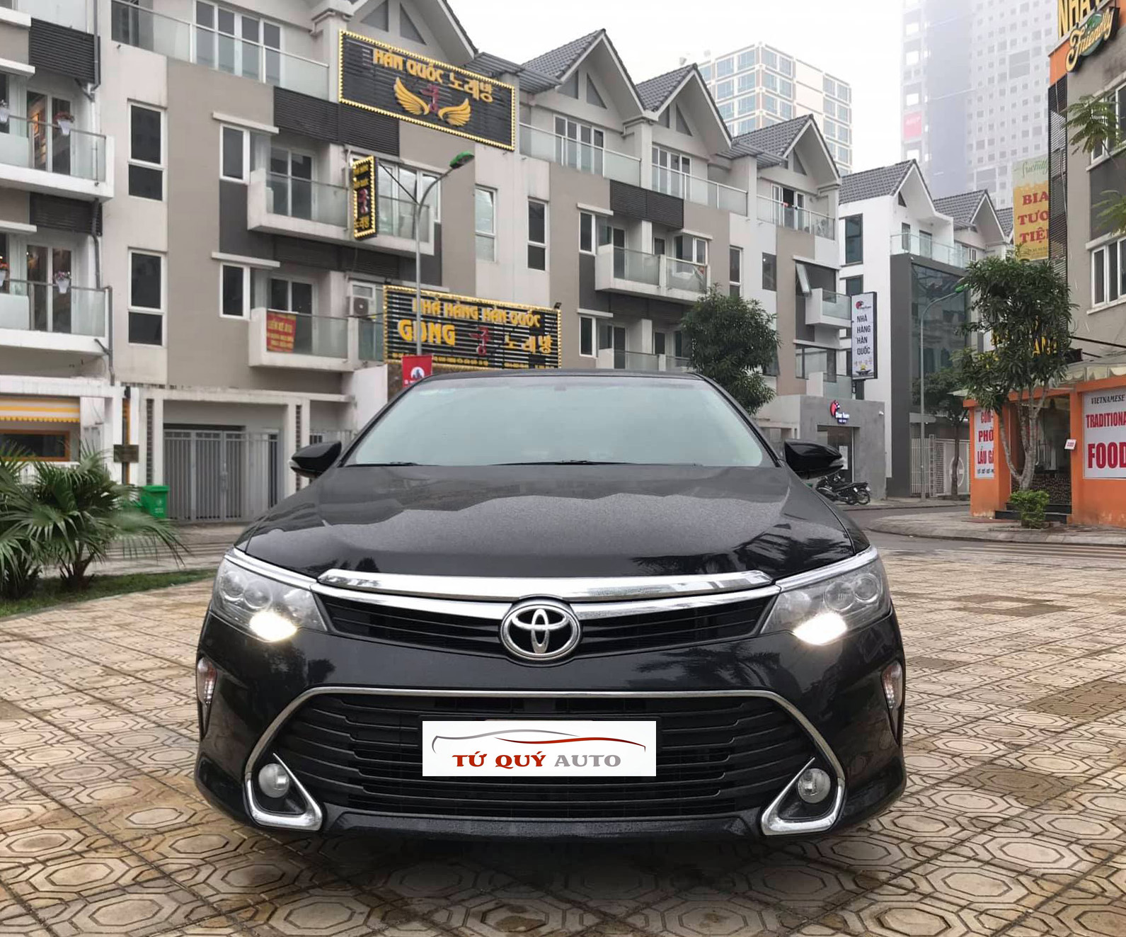 Xe Toyota Camry 2.0E 2018 - Đen