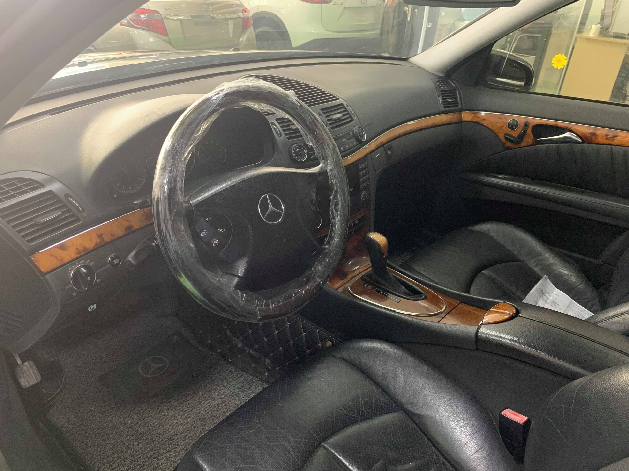 Mercedes Benz E240 2.6AT 2002 - 6