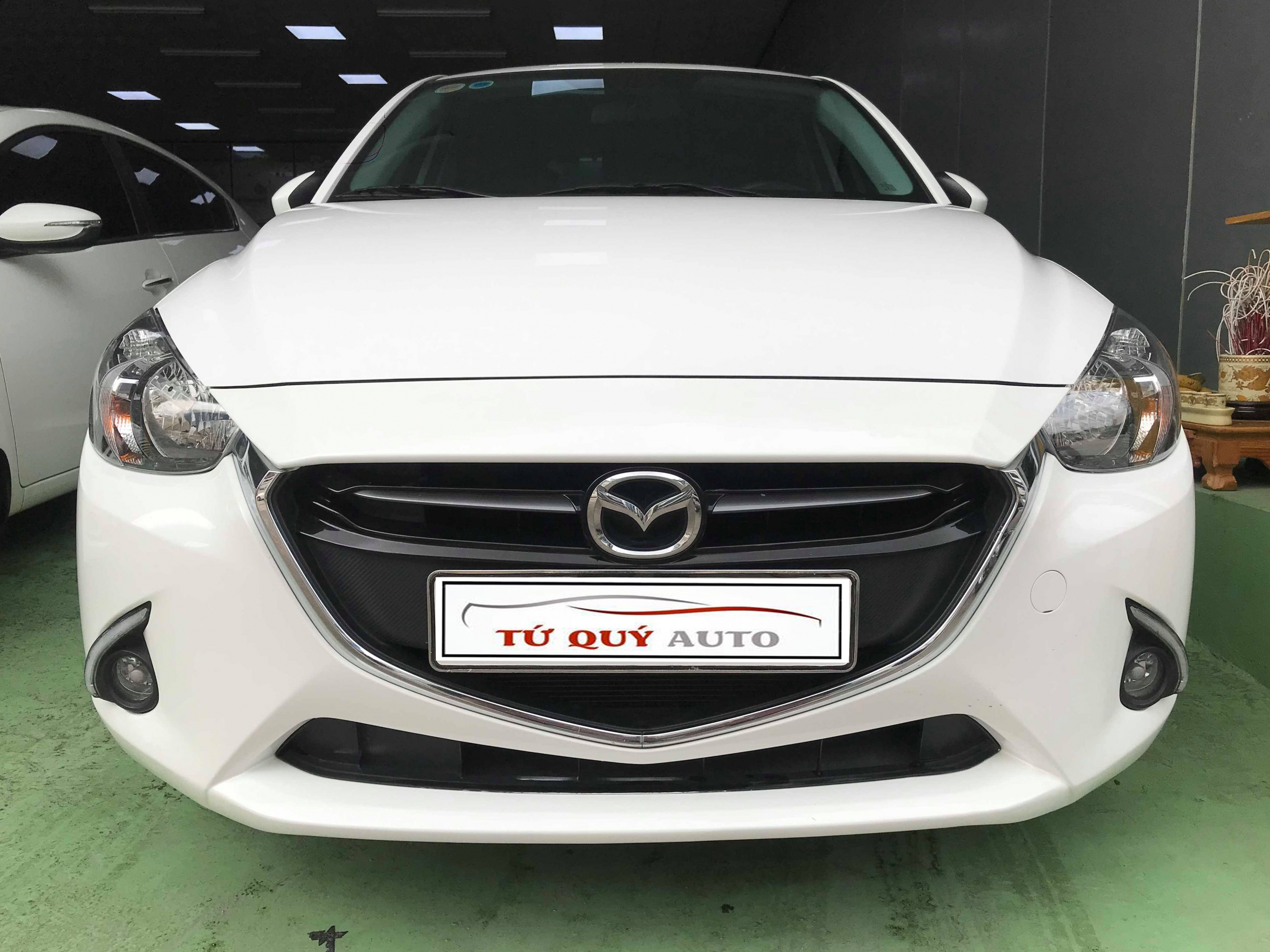 Xe Mazda 2 sedan 1.5AT 2018 - Trắng