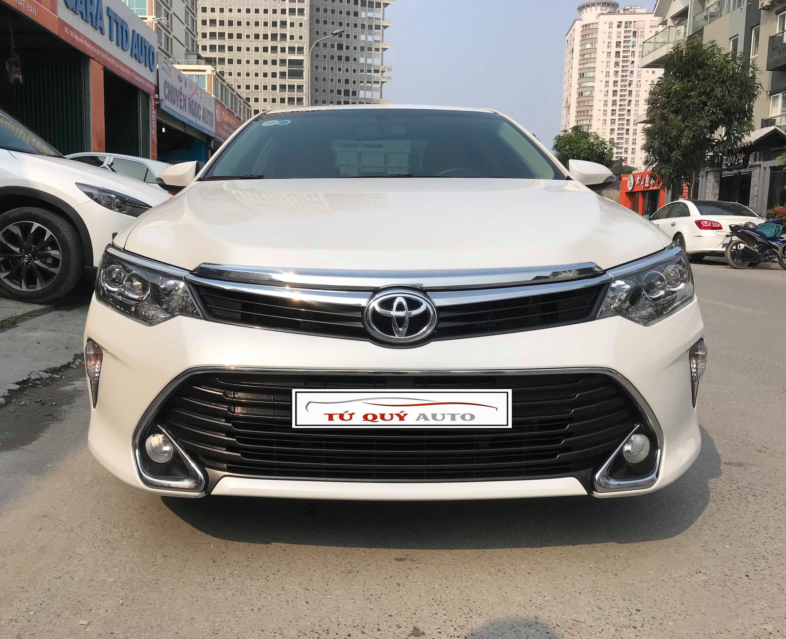 Xe Toyota Camry 2.0E 2018 - Trắng