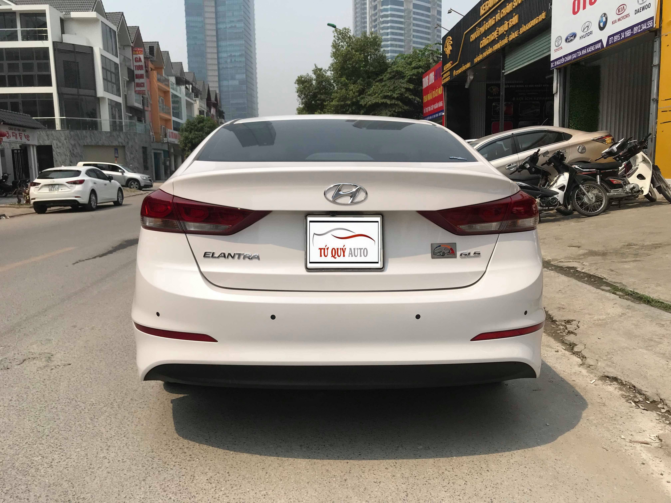 Hyundai Elantra 2.0AT 2016 - 2